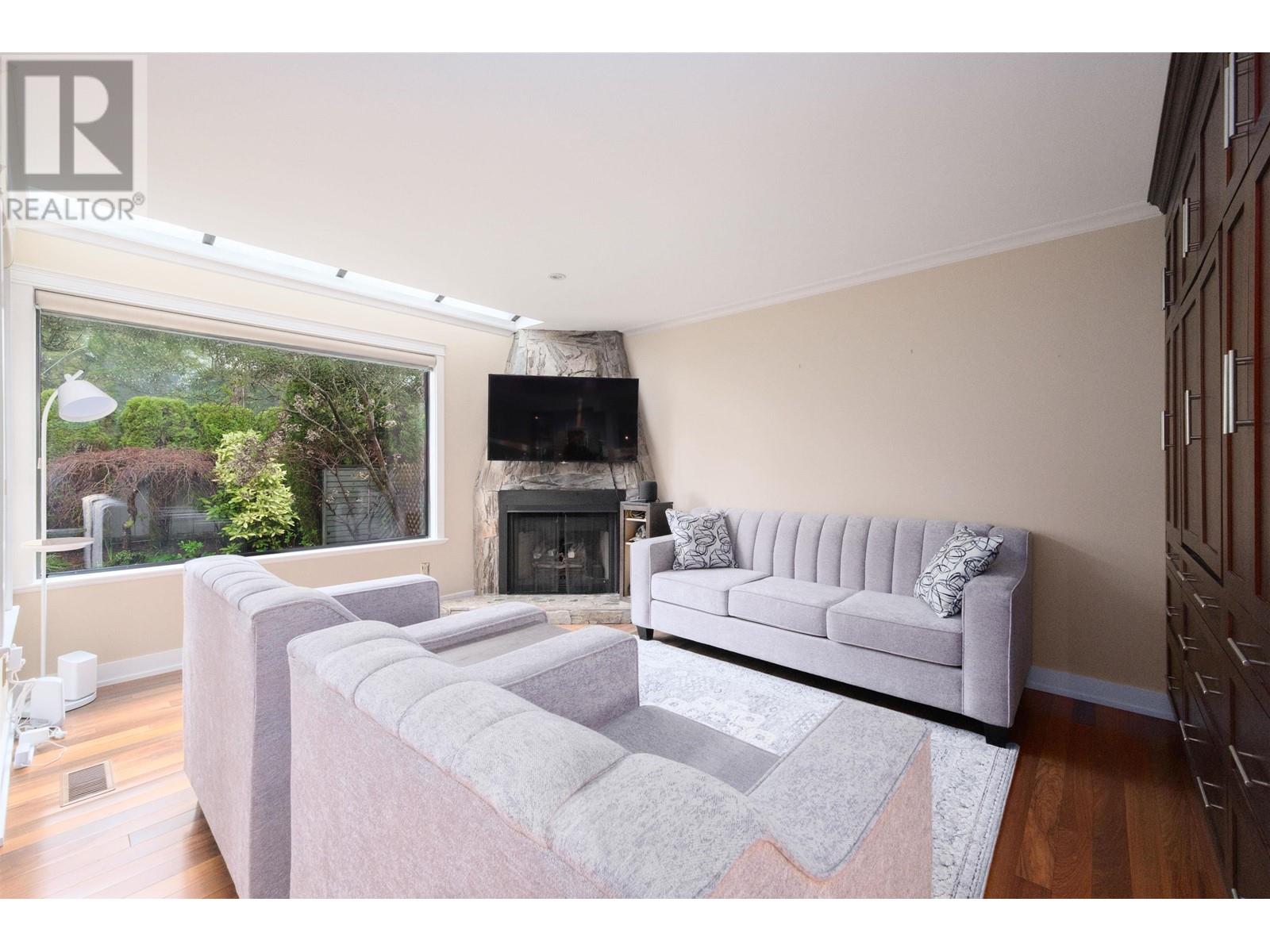 1151 Montroyal Boulevard, North Vancouver, British Columbia  V7R 2H8 - Photo 8 - R2988522