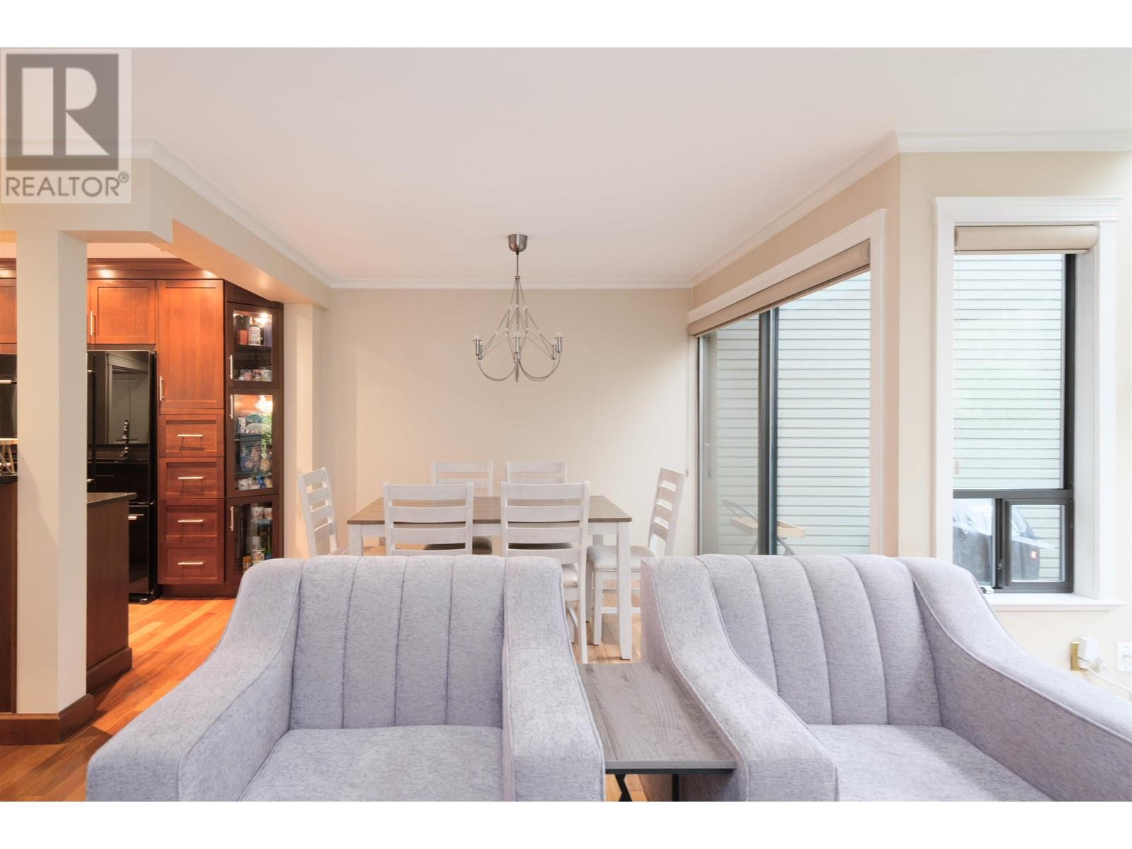 1151 Montroyal Boulevard, North Vancouver, British Columbia  V7R 2H8 - Photo 10 - R2988522