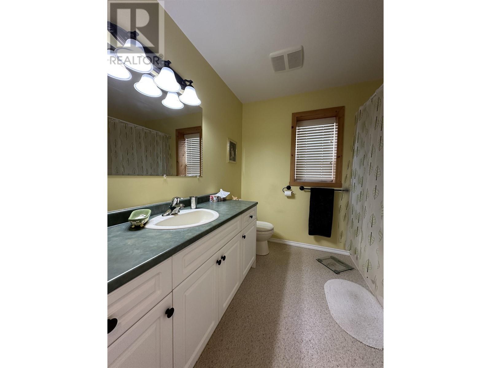 6187 Robin Road, 100 Mile House, British Columbia  V0K 2E3 - Photo 20 - R2988568