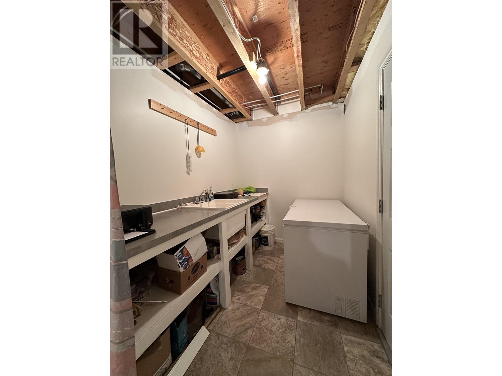 6187 Robin Road, 100 Mile House, British Columbia  V0K 2E3 - Photo 32 - R2988568