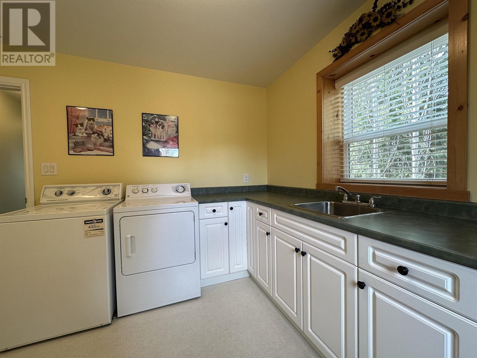 6187 Robin Road, 100 Mile House, British Columbia  V0K 2E3 - Photo 22 - R2988568
