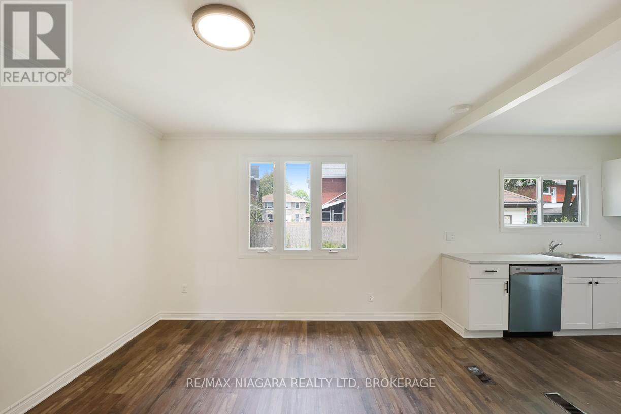 20 Randolph Street, Welland, Ontario  L3B 4C2 - Photo 11 - X12073036