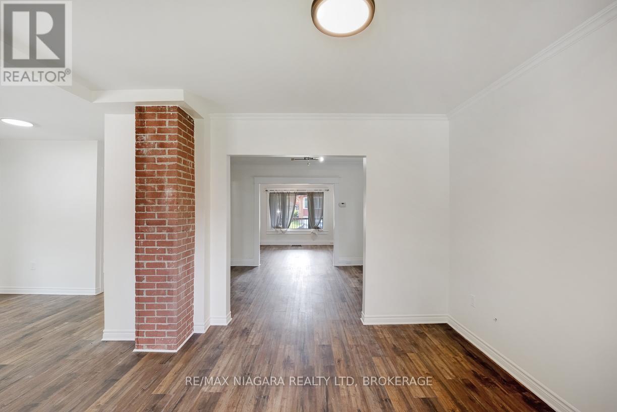 20 Randolph Street, Welland, Ontario  L3B 4C2 - Photo 12 - X12073036