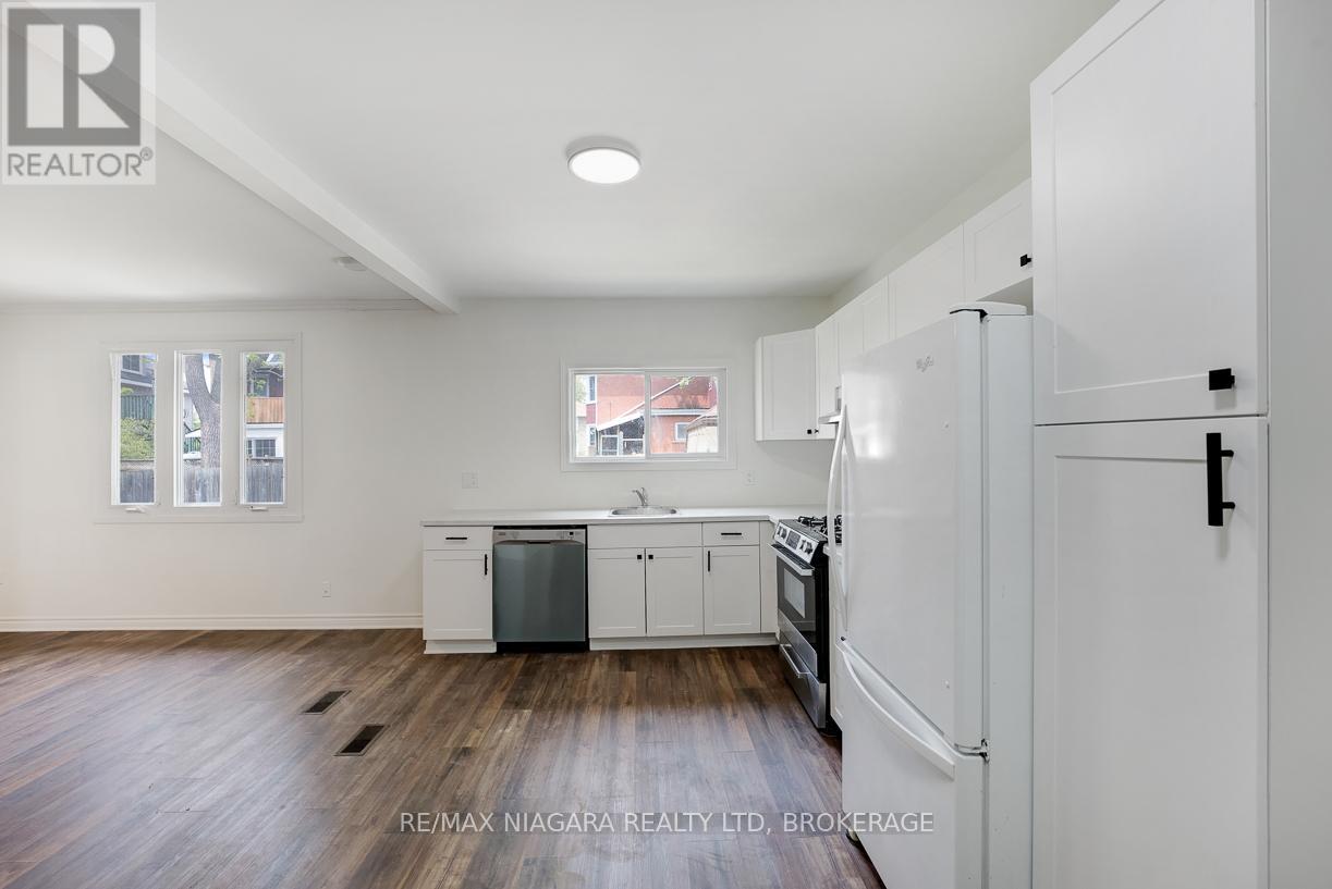 20 Randolph Street, Welland, Ontario  L3B 4C2 - Photo 15 - X12073036