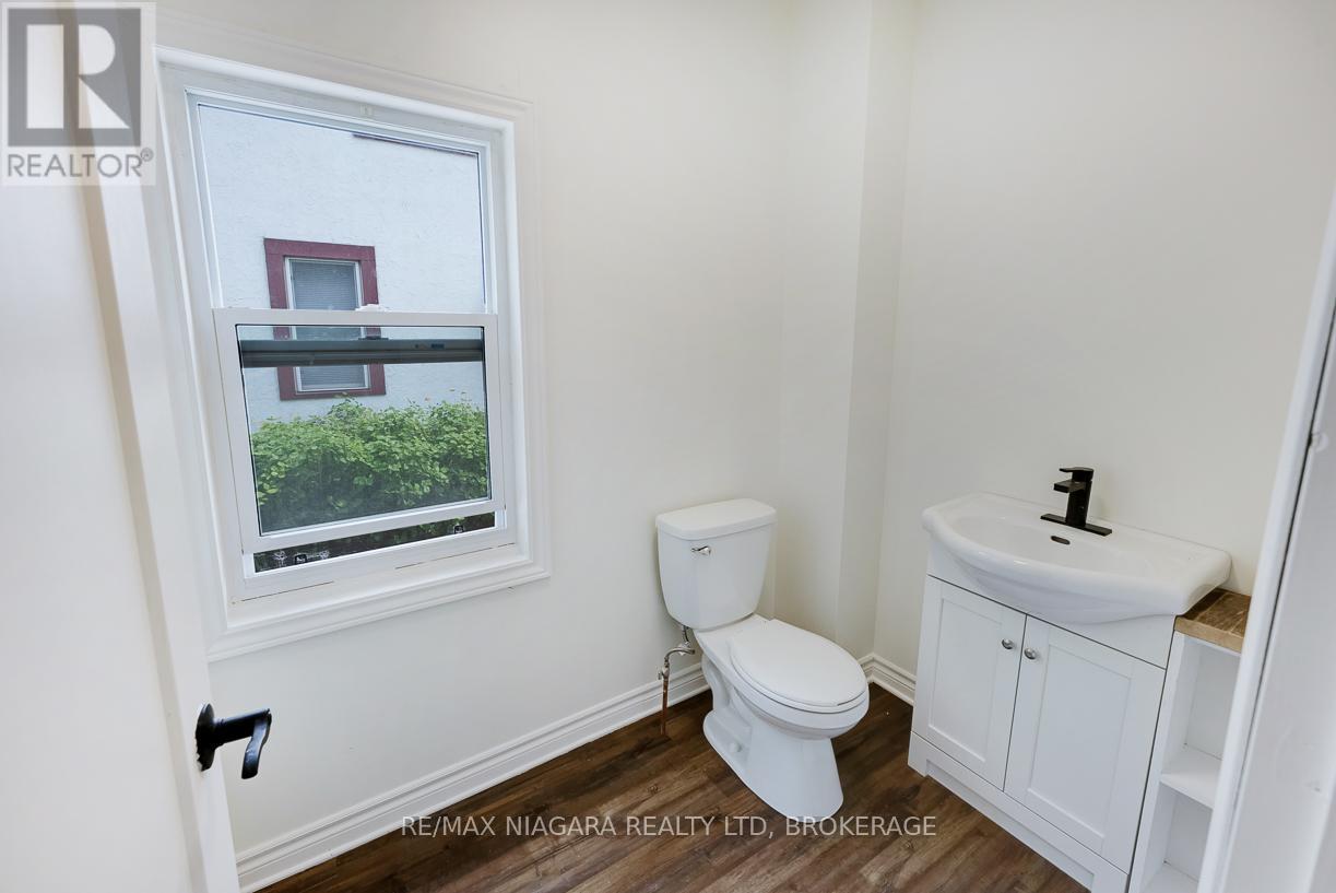 20 Randolph Street, Welland, Ontario  L3B 4C2 - Photo 16 - X12073036