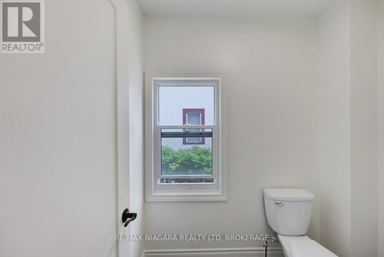 20 Randolph Street, Welland, Ontario  L3B 4C2 - Photo 17 - X12073036