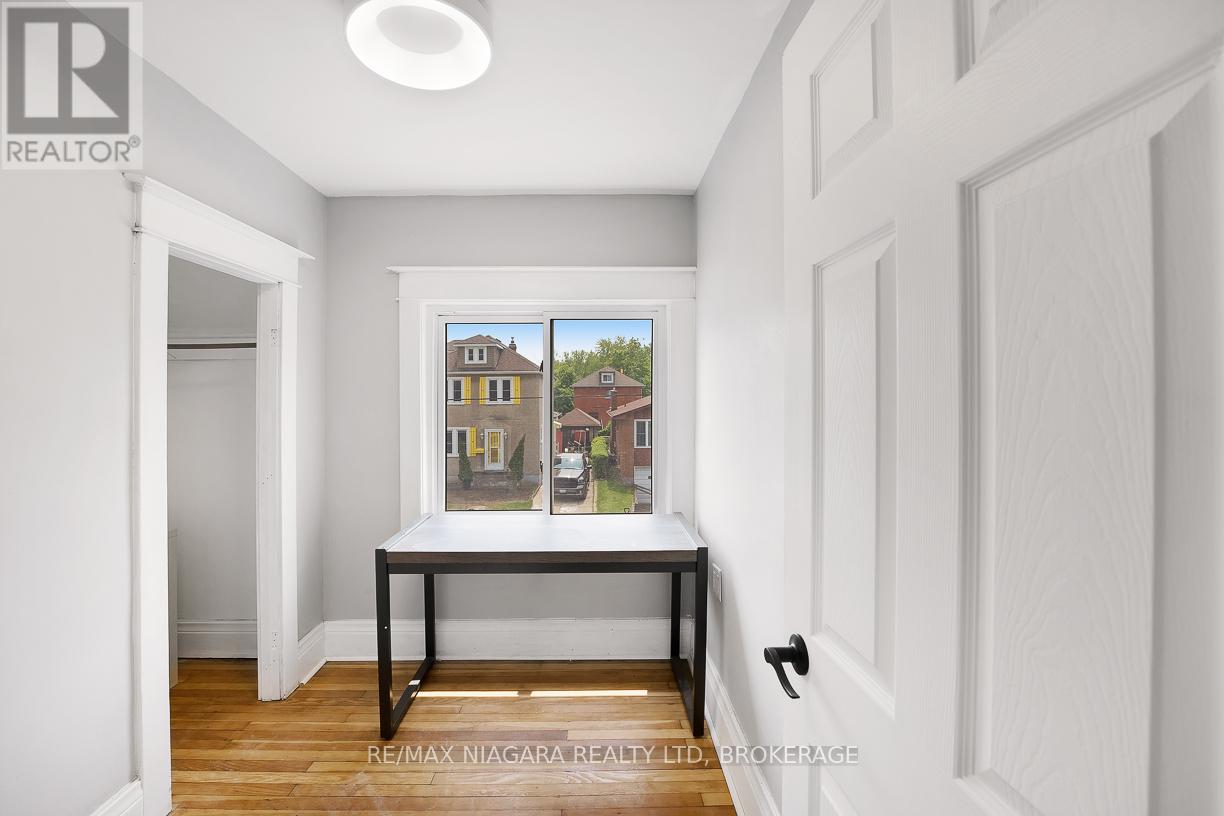 20 Randolph Street, Welland, Ontario  L3B 4C2 - Photo 23 - X12073036