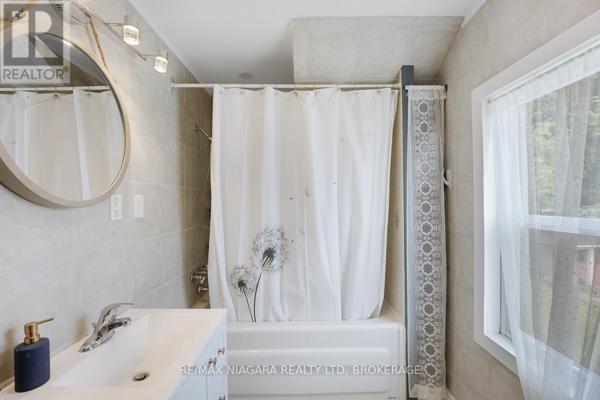 20 Randolph Street, Welland, Ontario  L3B 4C2 - Photo 25 - X12073036