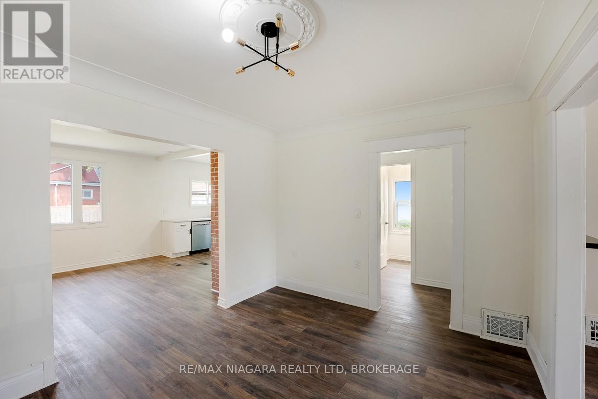 20 Randolph Street, Welland, Ontario  L3B 4C2 - Photo 8 - X12073036