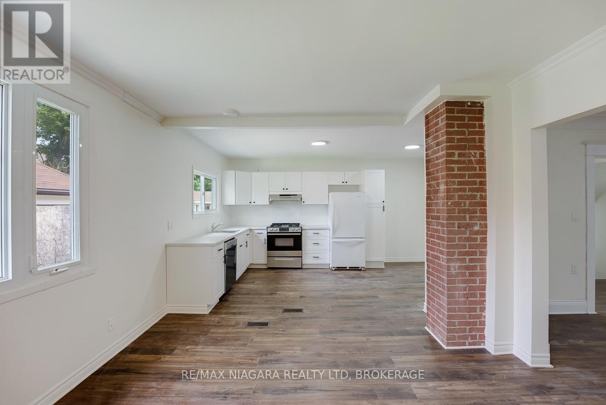 20 Randolph Street, Welland, Ontario  L3B 4C2 - Photo 9 - X12073036
