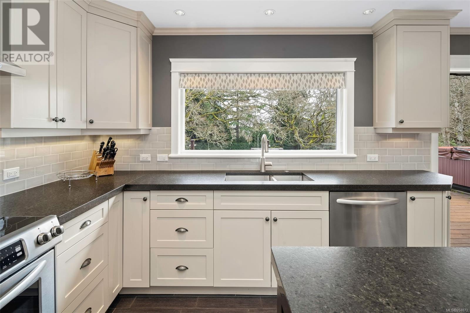 3465 Cadboro Bay Rd, Oak Bay, British Columbia  V8R 5K7 - Photo 29 - 994872
