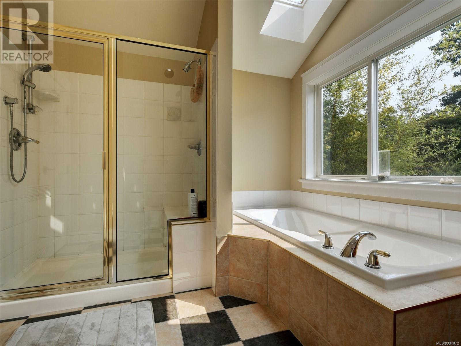 3465 Cadboro Bay Rd, Oak Bay, British Columbia  V8R 5K7 - Photo 37 - 994872