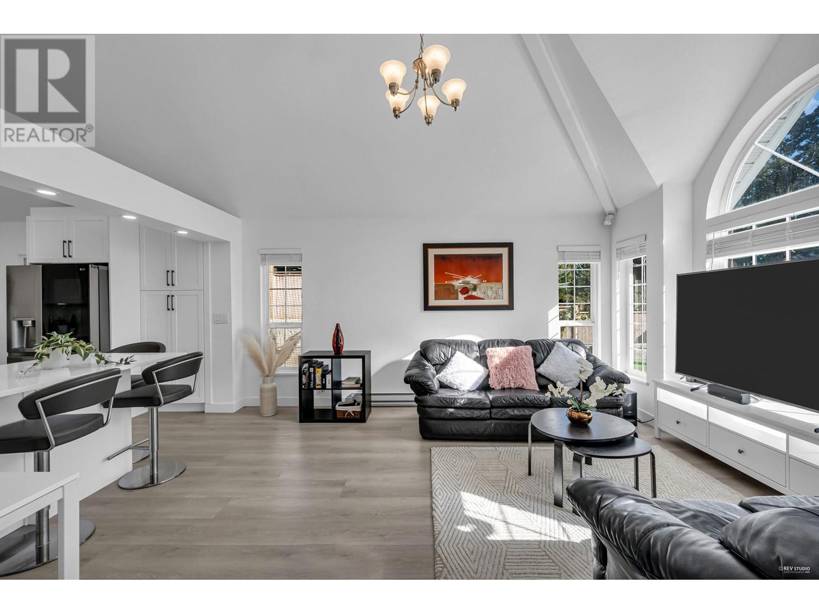 Property at 292 MARINER WAY image 3