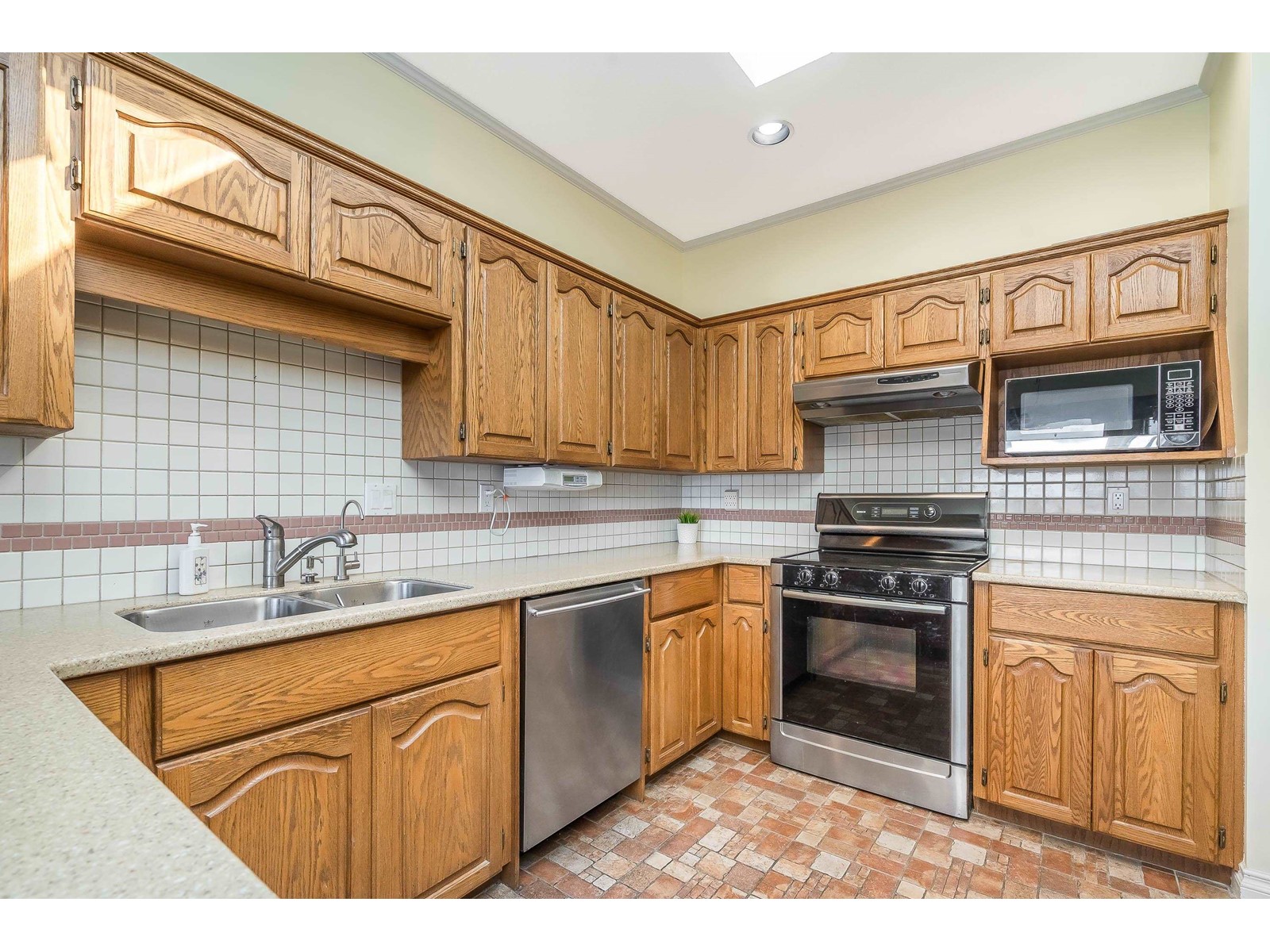 301 15130 Prospect Avenue, White Rock, British Columbia  V4B 2B9 - Photo 9 - R2988518