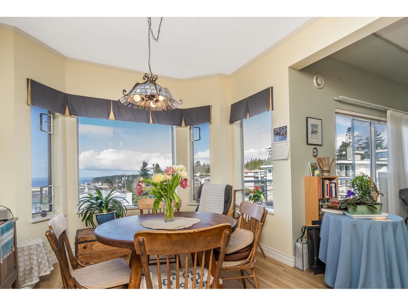 301 15130 Prospect Avenue, White Rock, British Columbia  V4B 2B9 - Photo 3 - R2988518