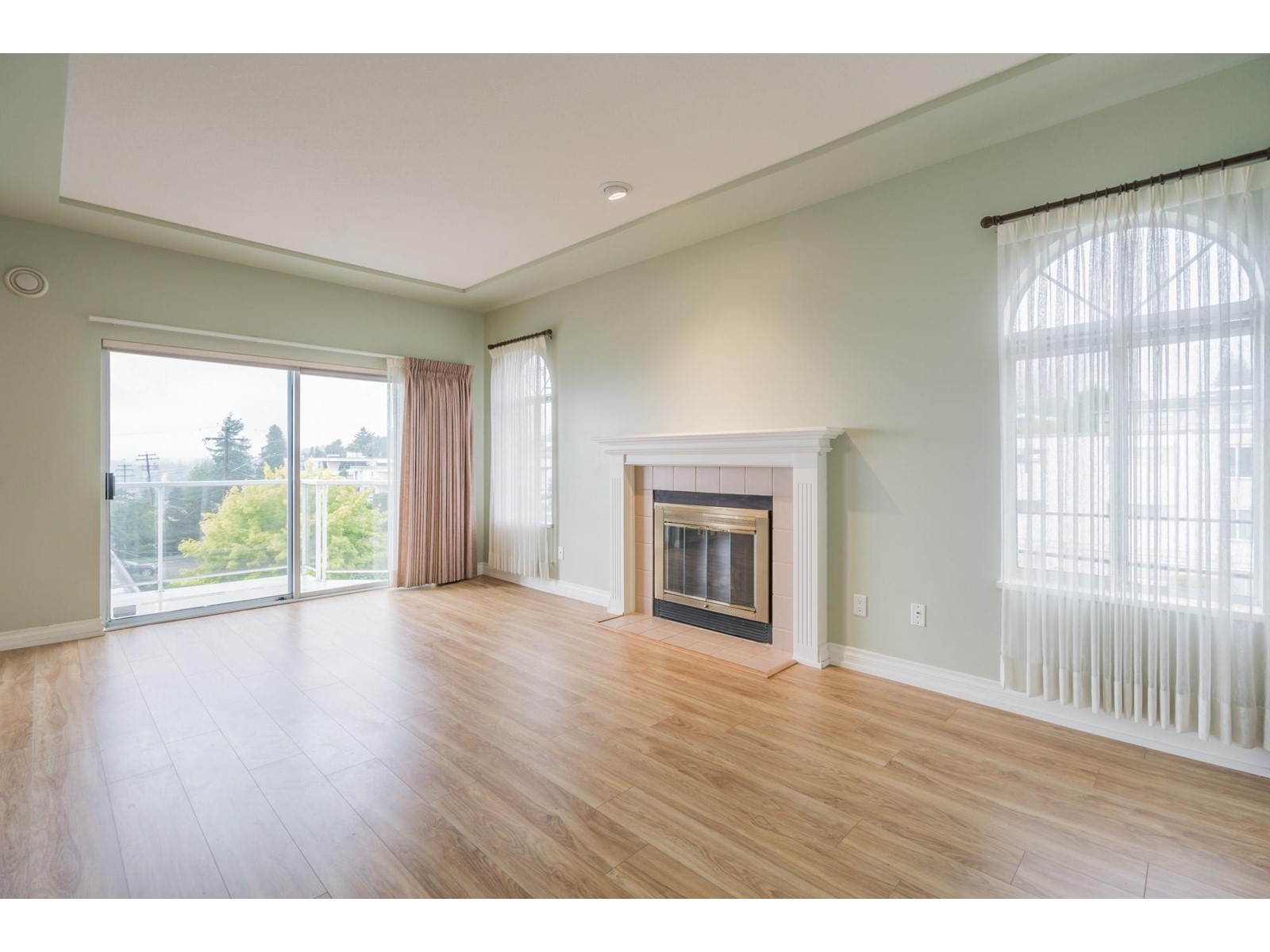 301 15130 Prospect Avenue, White Rock, British Columbia  V4B 2B9 - Photo 4 - R2988518