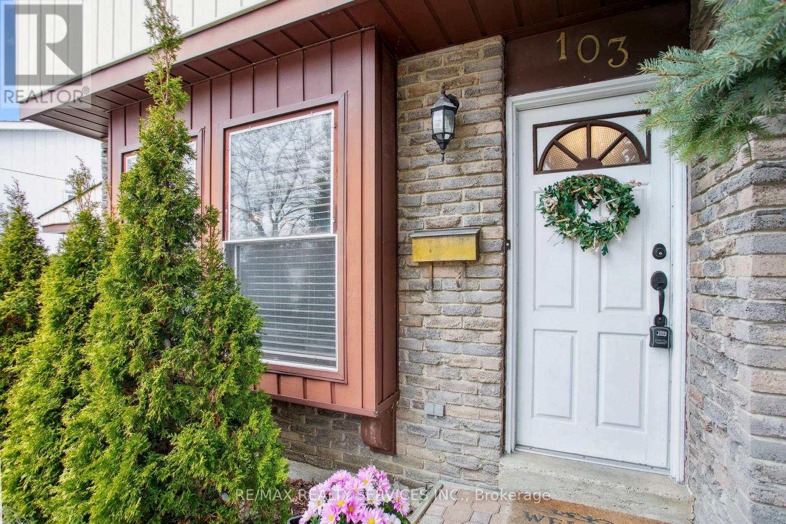 103 Nancy Mccredie Drive, Brampton, Ontario  L6X 2N4 - Photo 2 - W12073021