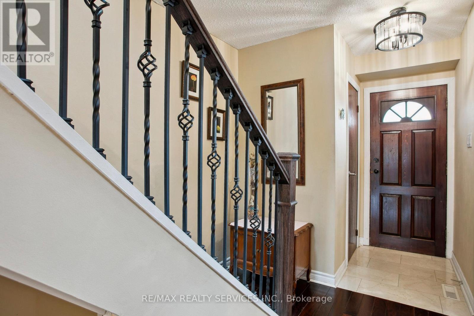 103 Nancy Mccredie Drive, Brampton, Ontario  L6X 2N4 - Photo 3 - W12073021