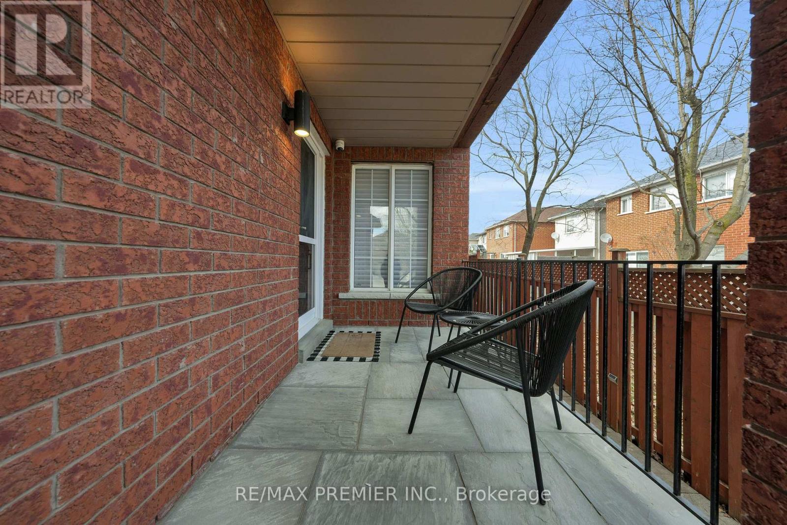 Property at 16 SHADY GLEN CRESCENT image 3