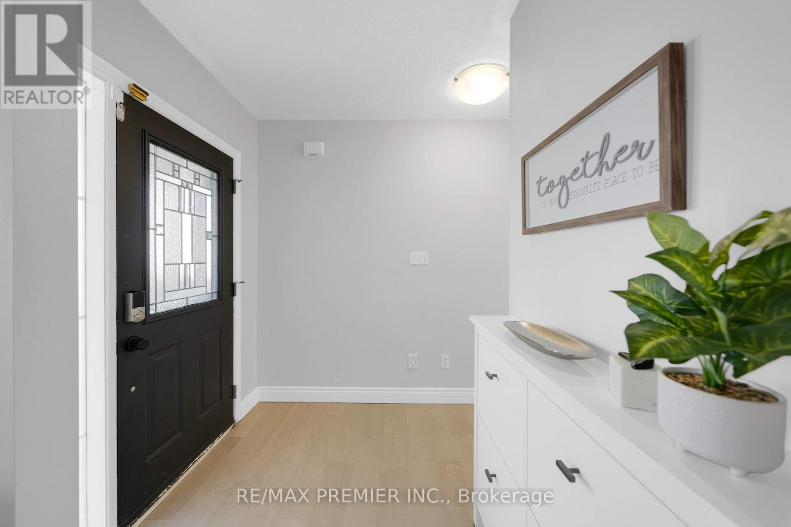 16 Shady Glen Crescent, Caledon (Bolton East), Ontario  L7E 2K4 - Photo 8 - W12073049