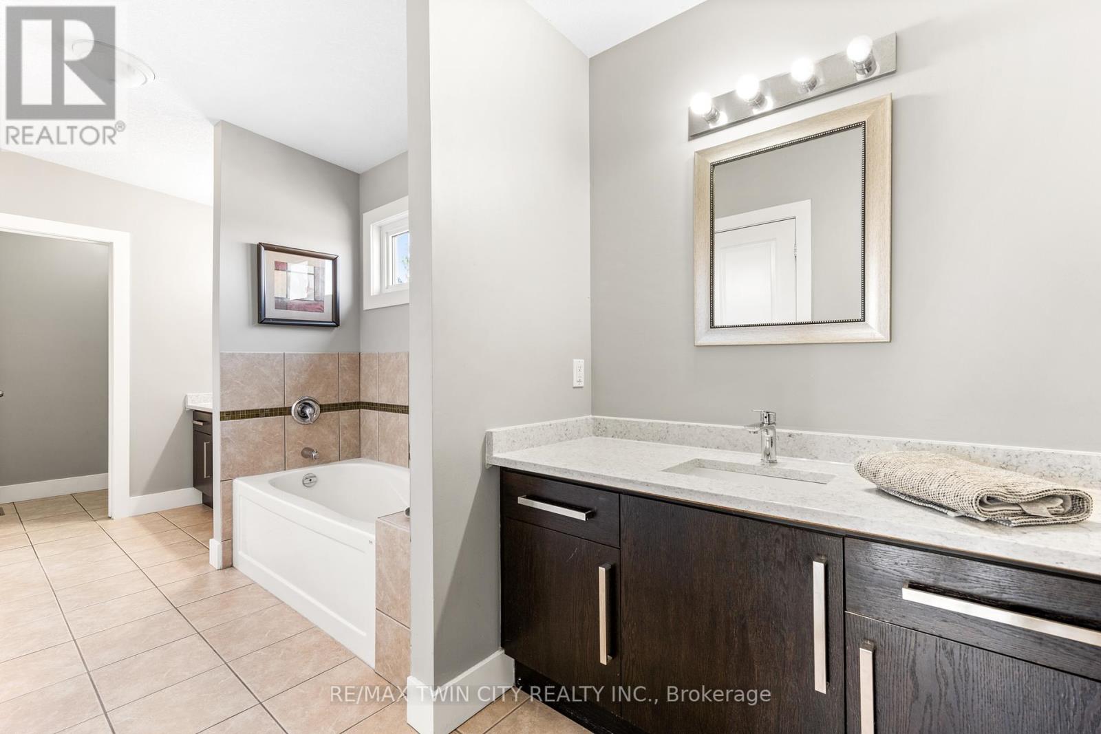 330 Piper Street, North Dumfries, Ontario  N0B 1E0 - Photo 30 - X12073010