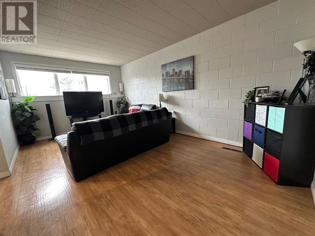 720 Main Street, Three Hills, Alberta  T0M 2A0 - Photo 10 - A2206506