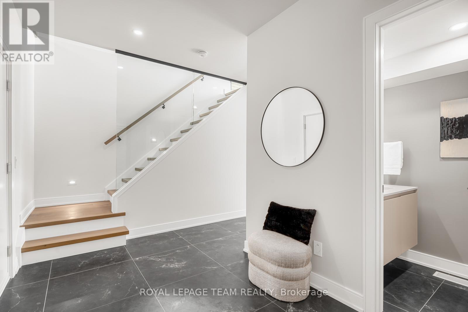 Property at 125 PERIDOT PRIVATE image 3