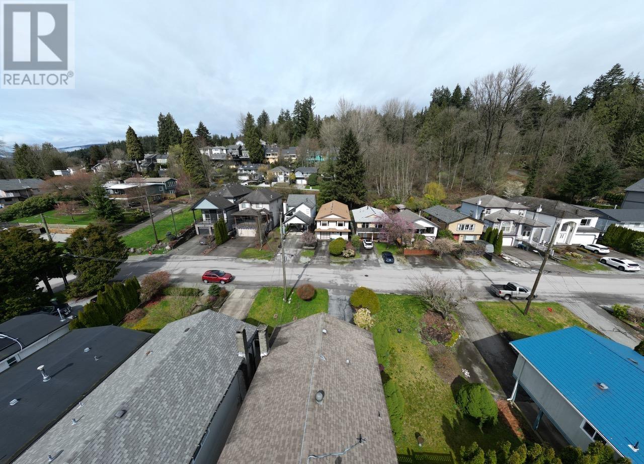 330 Avalon Drive, Port Moody, British Columbia  V3H 2X8 - Photo 6 - R2988486