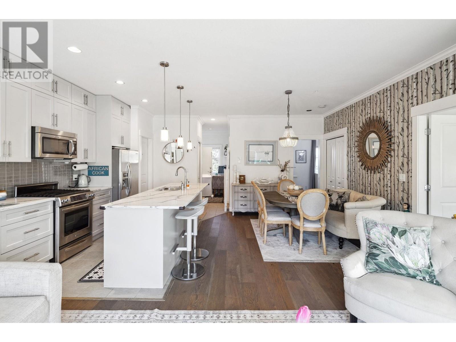 Listing Picture 17 of 37 : 301 6471 PRINCESS LANE, Richmond / 烈治文 - 魯藝地產 Yvonne Lu Group - MLS Medallion Club Member