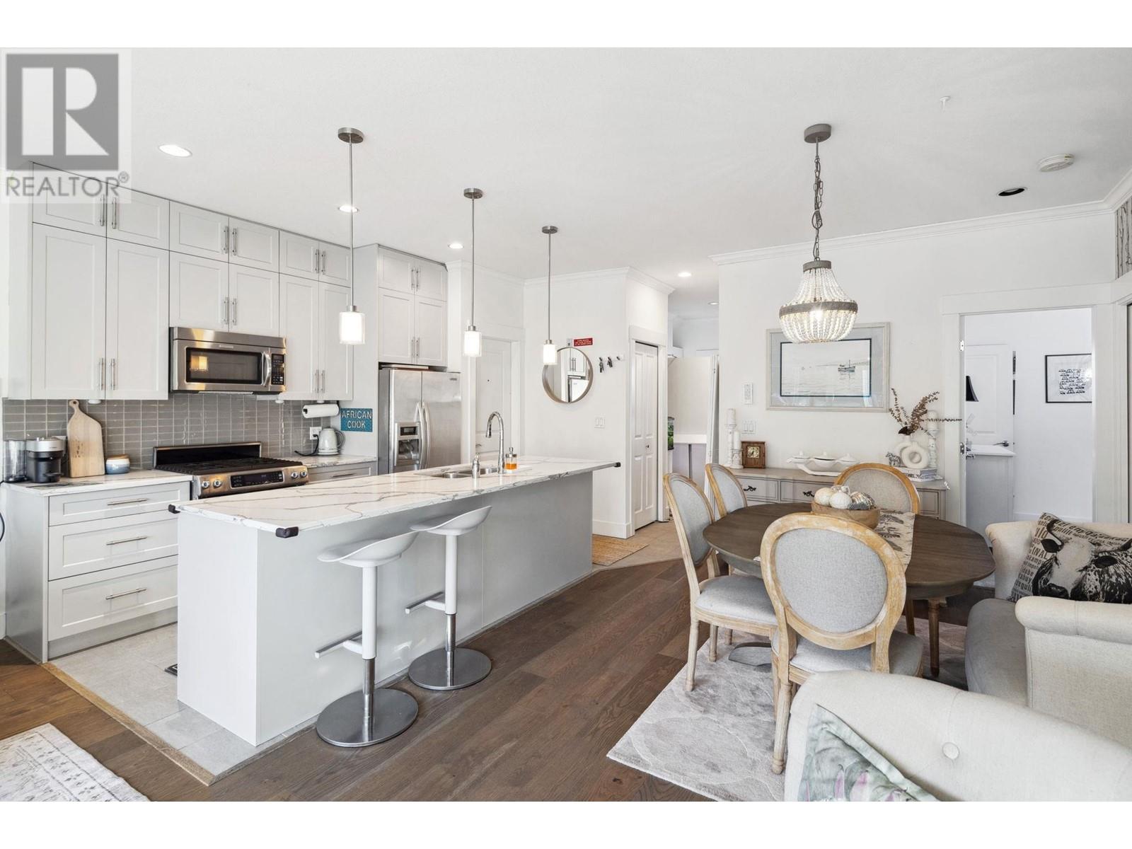 Listing Picture 16 of 37 : 301 6471 PRINCESS LANE, Richmond / 烈治文 - 魯藝地產 Yvonne Lu Group - MLS Medallion Club Member