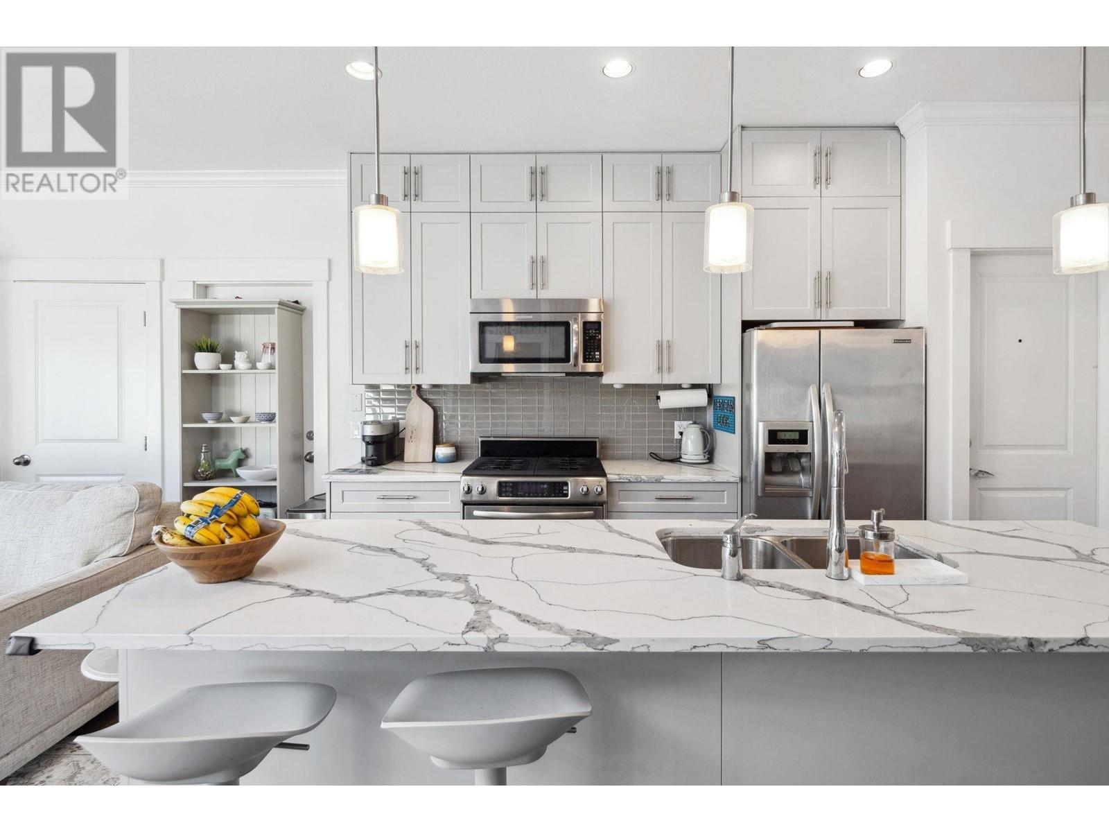 Listing Picture 14 of 37 : 301 6471 PRINCESS LANE, Richmond / 烈治文 - 魯藝地產 Yvonne Lu Group - MLS Medallion Club Member