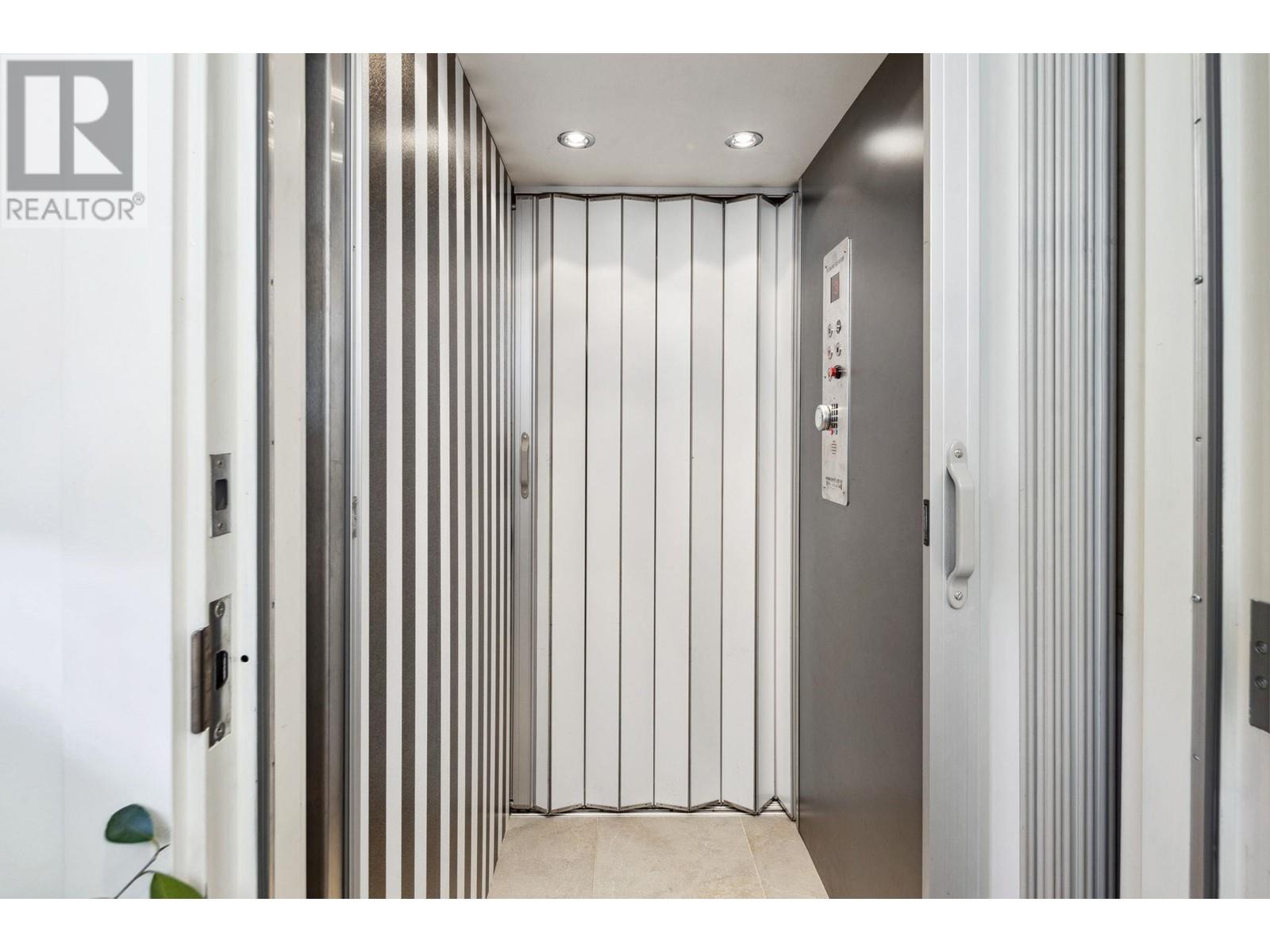 Listing Picture 31 of 37 : 301 6471 PRINCESS LANE, Richmond / 烈治文 - 魯藝地產 Yvonne Lu Group - MLS Medallion Club Member