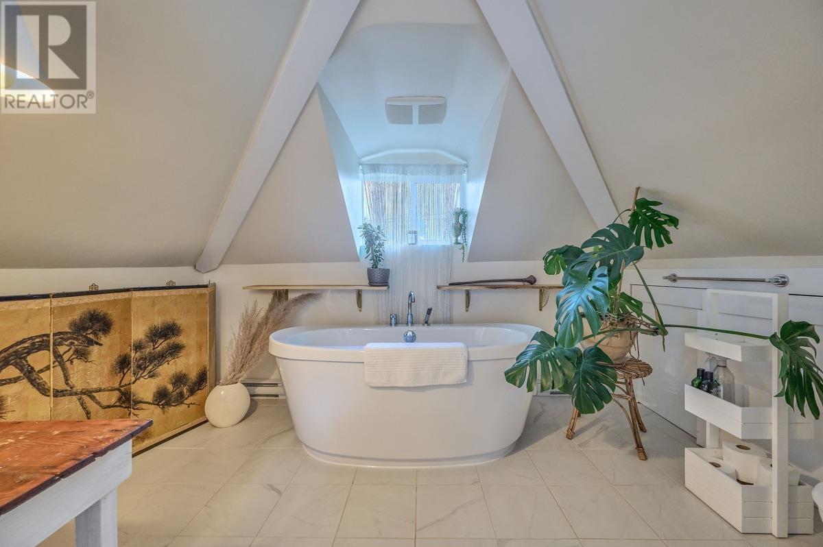 221 W 23rd Street, North Vancouver, British Columbia  V7M 2B4 - Photo 12 - R2988556