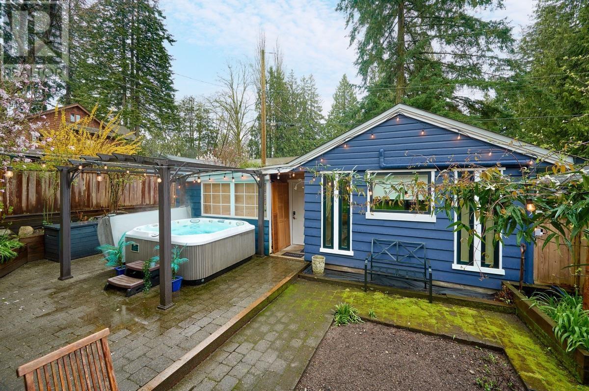 221 W 23rd Street, North Vancouver, British Columbia  V7M 2B4 - Photo 30 - R2988556