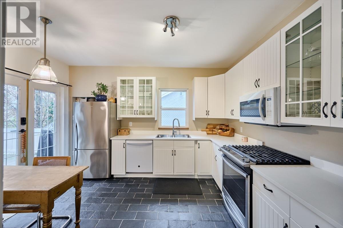 Property at 221 W 23RD STREET image 4