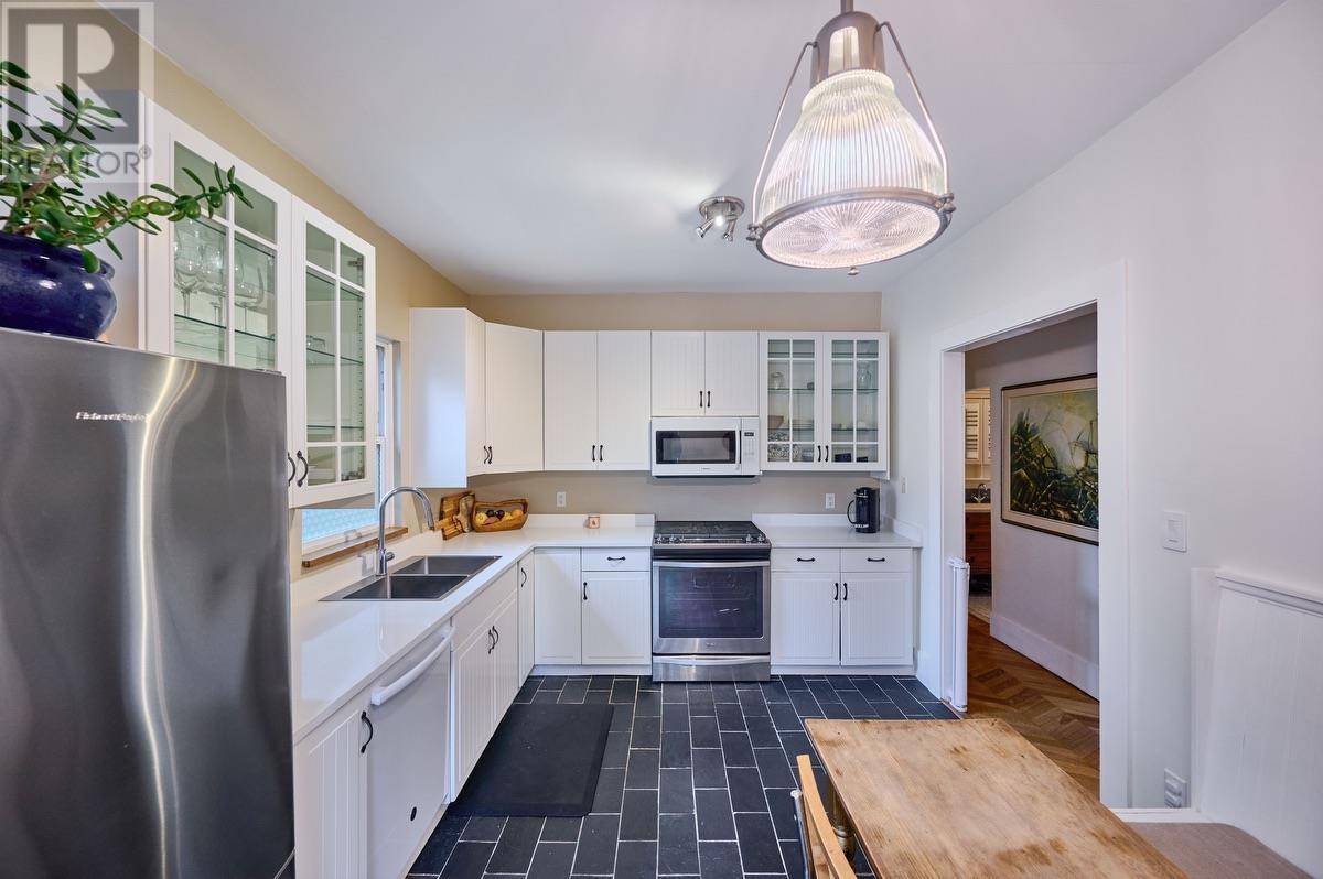 221 W 23rd Street, North Vancouver, British Columbia  V7M 2B4 - Photo 6 - R2988556