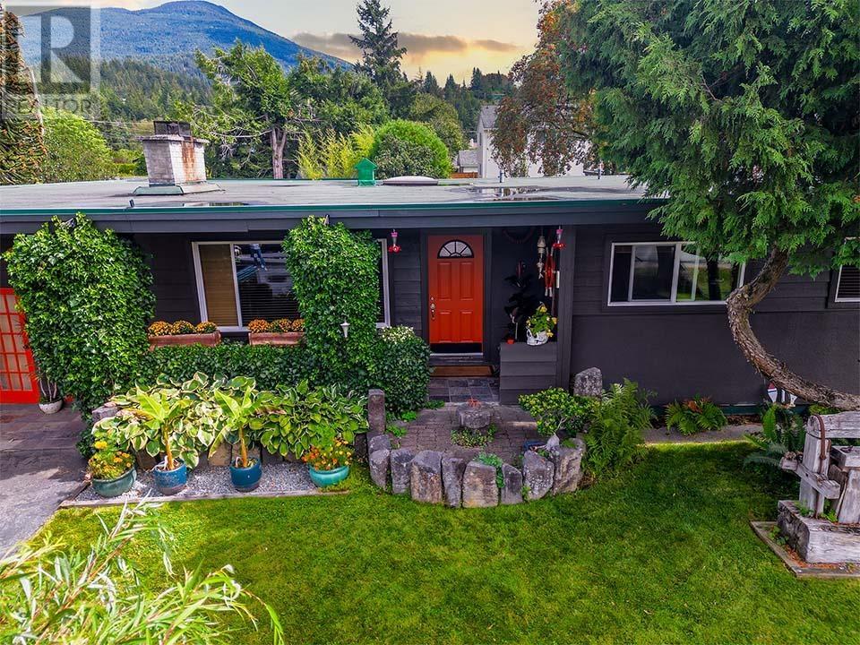 Property at 40324 HOOD ROAD image 2