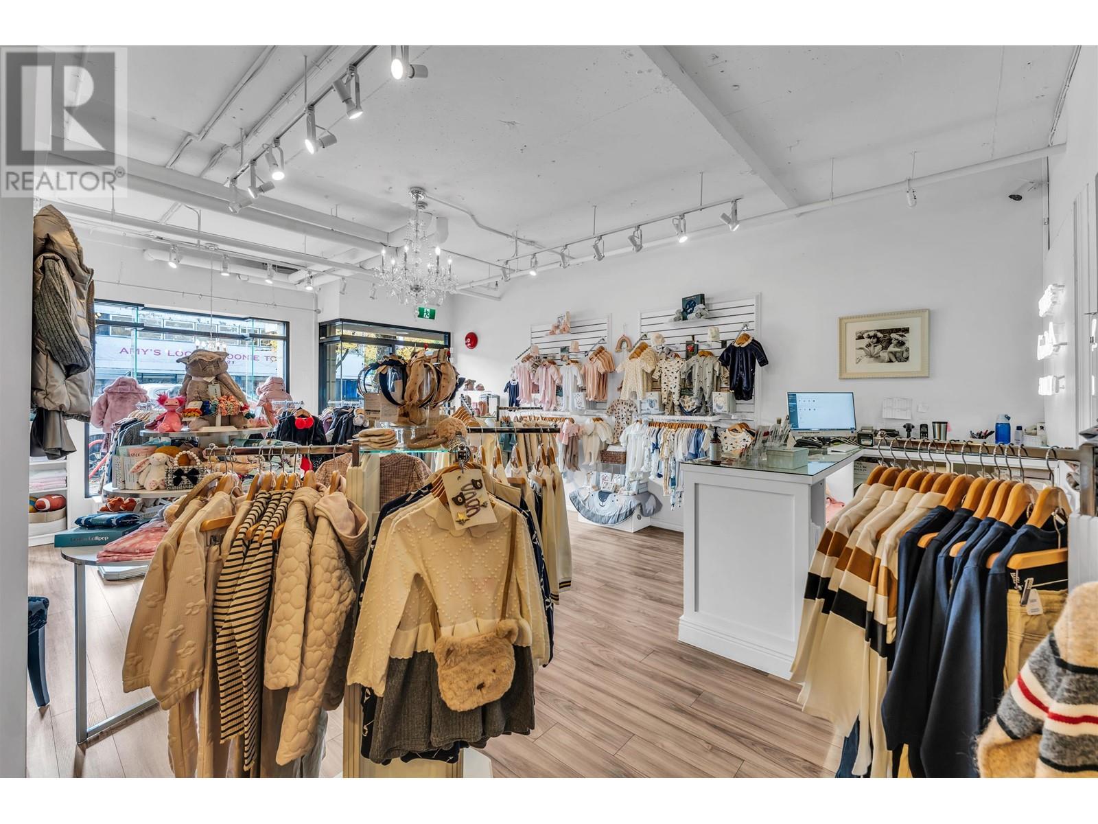 2581 W Broadway, Vancouver, British Columbia  V6K 2E9 - Photo 9 - C8068297