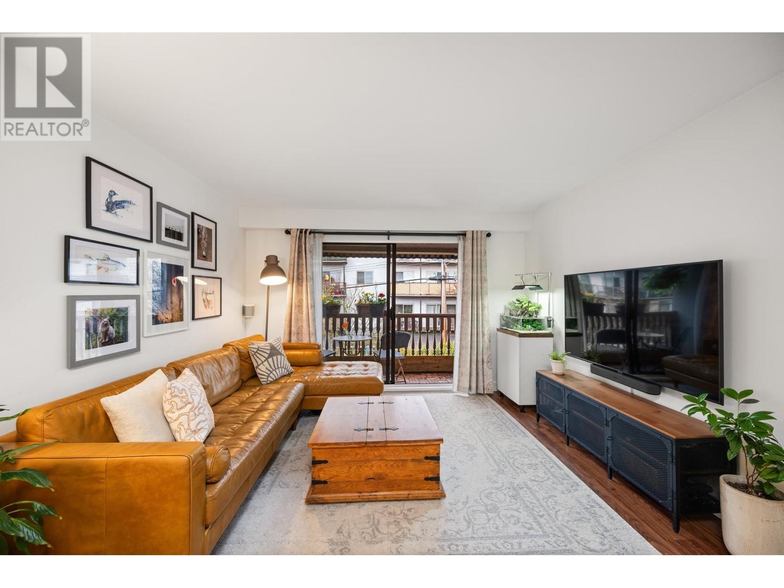 302 236 W 2nd Street, North Vancouver, British Columbia  V7M 1C6 - Photo 3 - R2988589