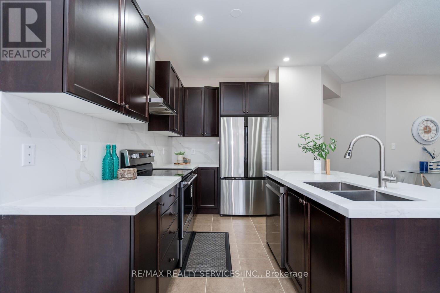 Property at 25 MCCABE LANE image 5
