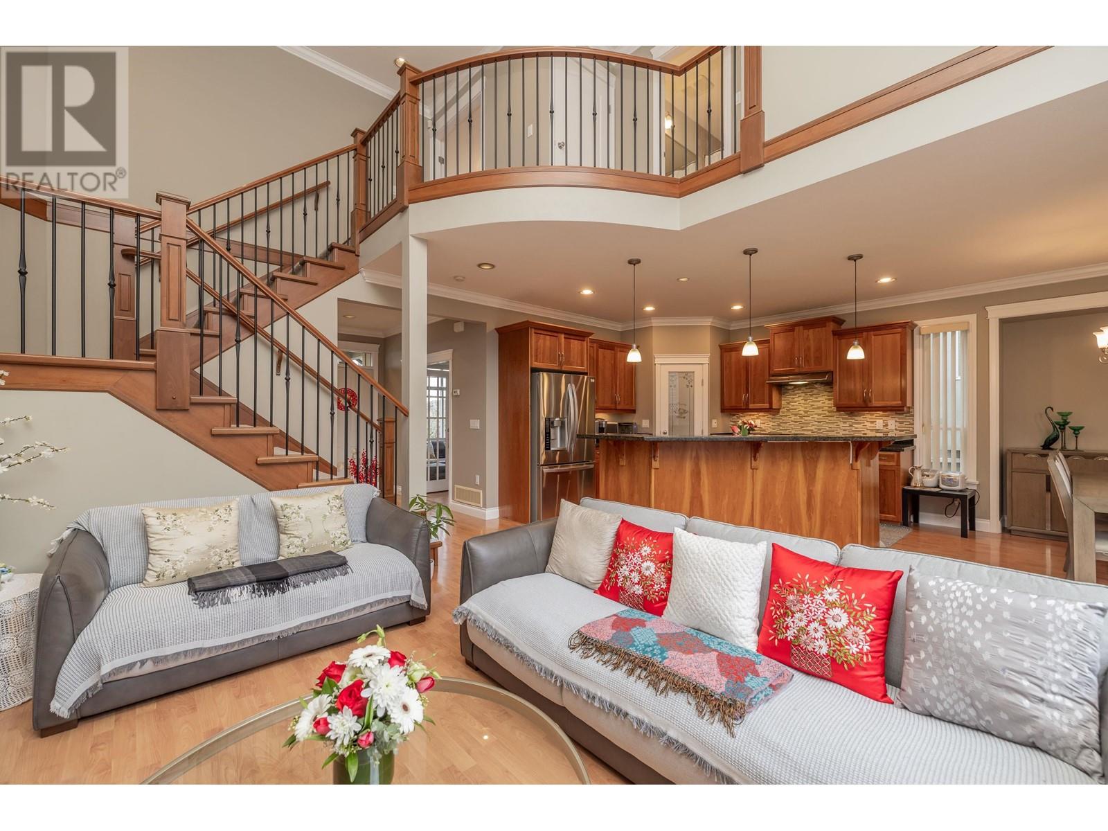 1021 STEWART AVENUE, coquitlam, British Columbia