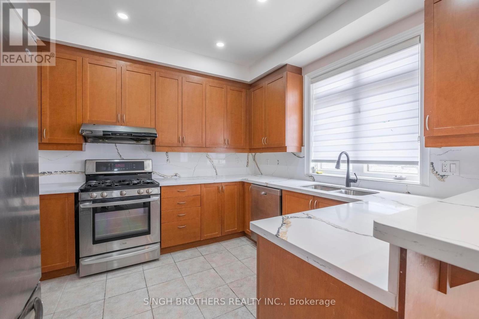 78 Mainard Crescent, Brampton (Sandringham-Wellington), Ontario  L6R 2T8 - Photo 17 - W12063750