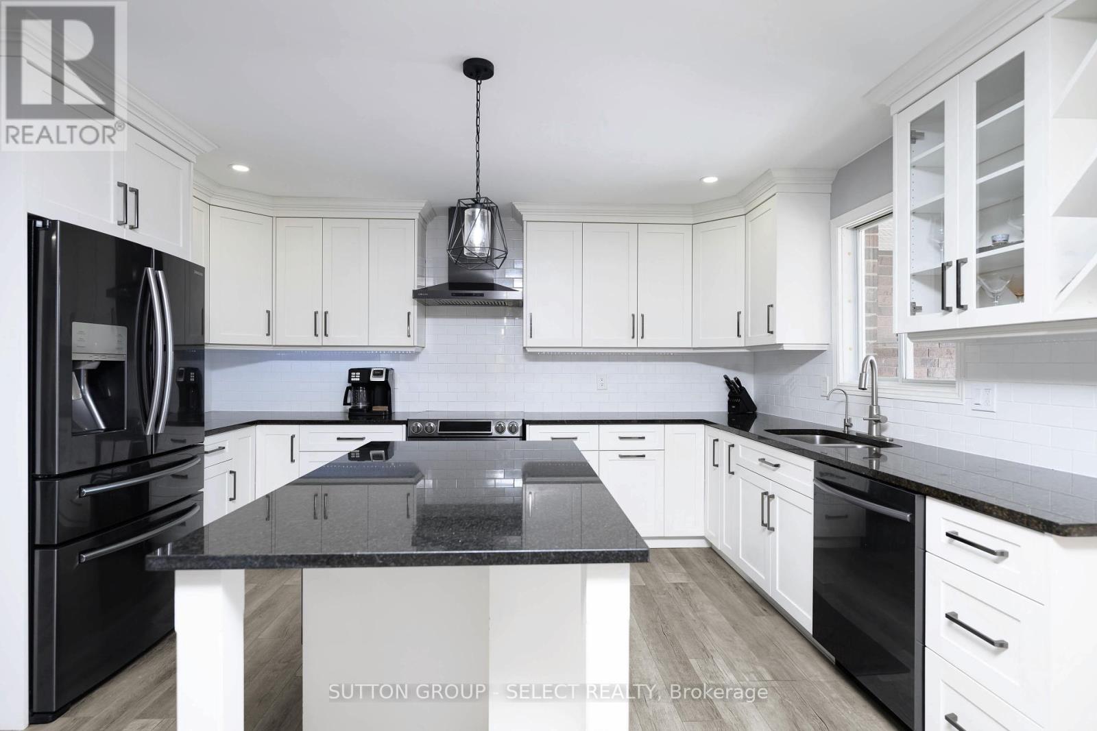 Photo 7 of 30 for 371 Sherwood Avenue