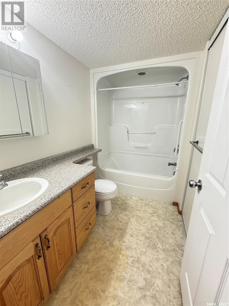 205 104 5th Street Ne, Weyburn, Saskatchewan  S4H 0Z1 - Photo 10 - SK002176