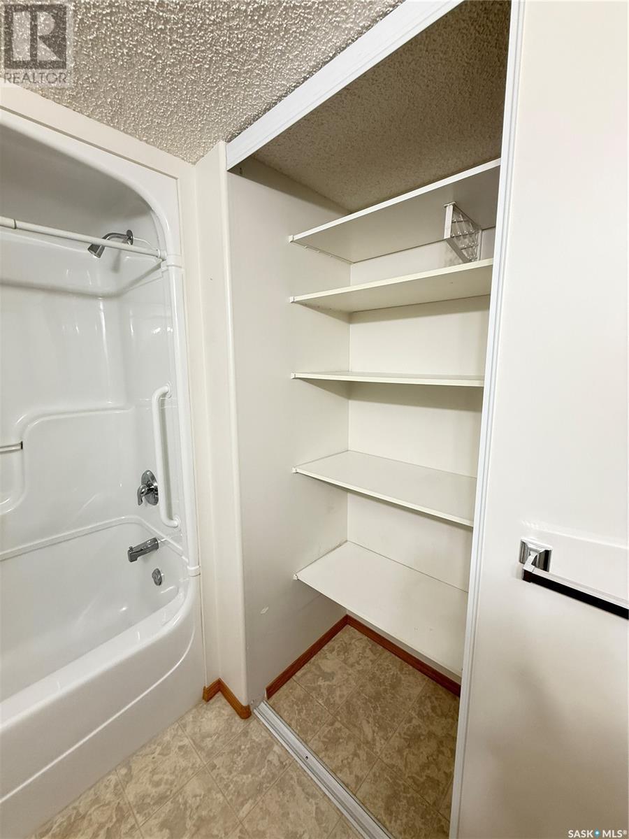 205 104 5th Street Ne, Weyburn, Saskatchewan  S4H 0Z1 - Photo 12 - SK002176