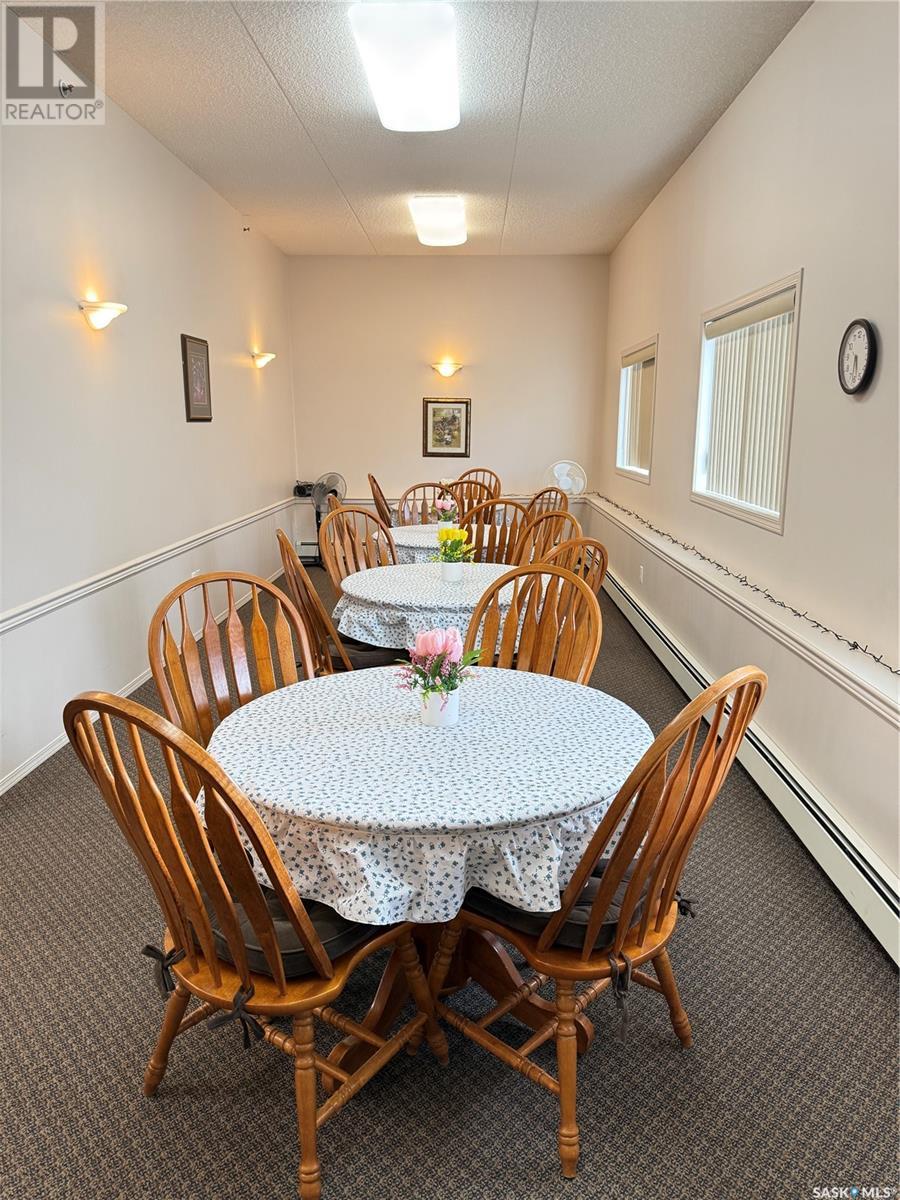205 104 5th Street Ne, Weyburn, Saskatchewan  S4H 0Z1 - Photo 4 - SK002176