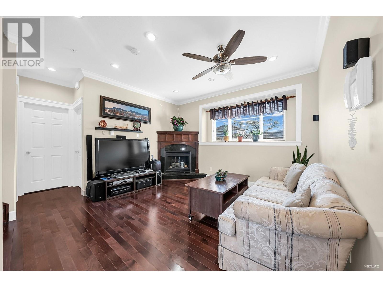 2213 Ferndale Street, Vancouver, British Columbia  V5L 1Y6 - Photo 2 - R2988562