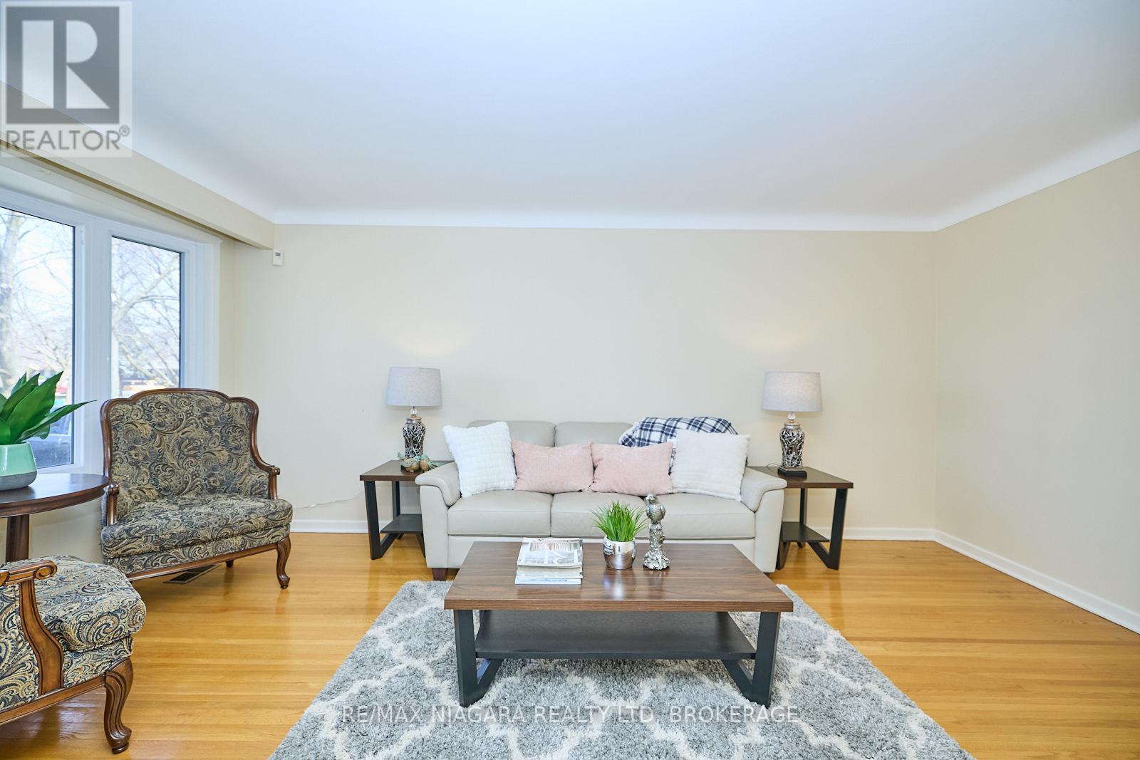 8 Densgrove Drive, St. Catharines, Ontario  L2M 3M2 - Photo 2 - X12073197