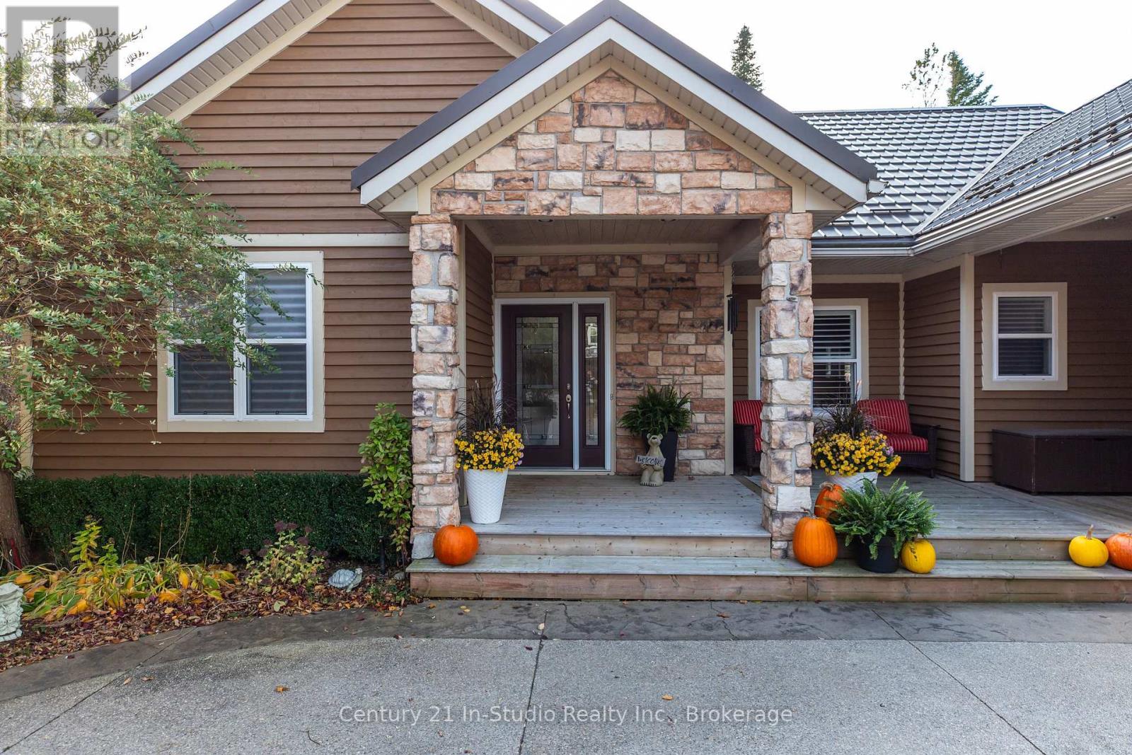 243 Summerhill Rd. Road, Saugeen Shores, Ontario  N0H 2L0 - Photo 6 - X12073173