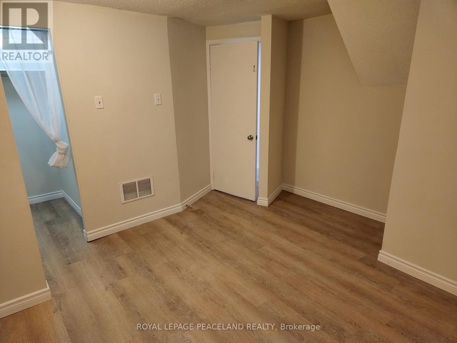 4 - 558 Spadina Crescent, Toronto, Ontario  M5S 2J9 - Photo 9 - C12073143